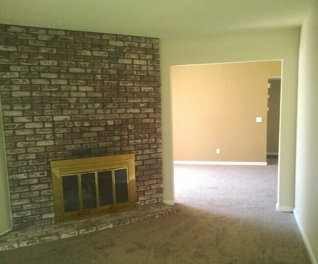 Building Photo - 5900 Moss Creek Cir
