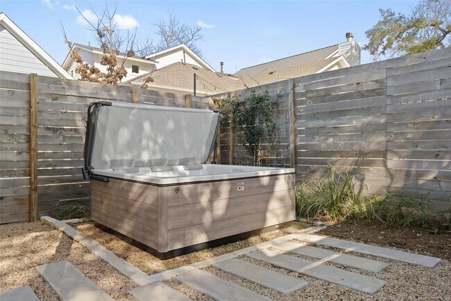 Building Photo - 209 Ben Howell Dr