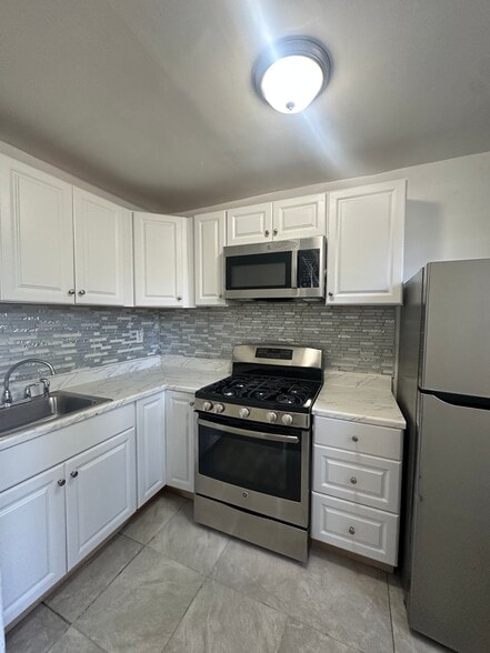 Building Photo - 4037 Cedardale Rd