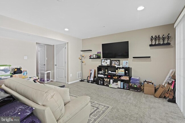 Building Photo - 7425 Willow View Ln