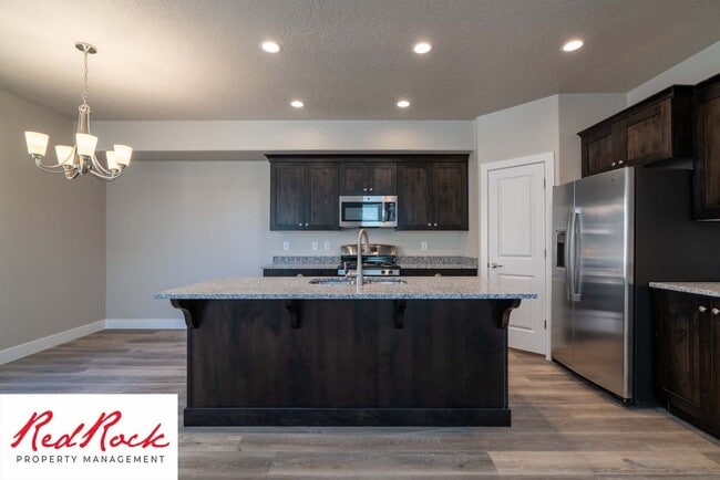 Building Photo - 3 Bedroom Hurricane Townhome With Scenic Views