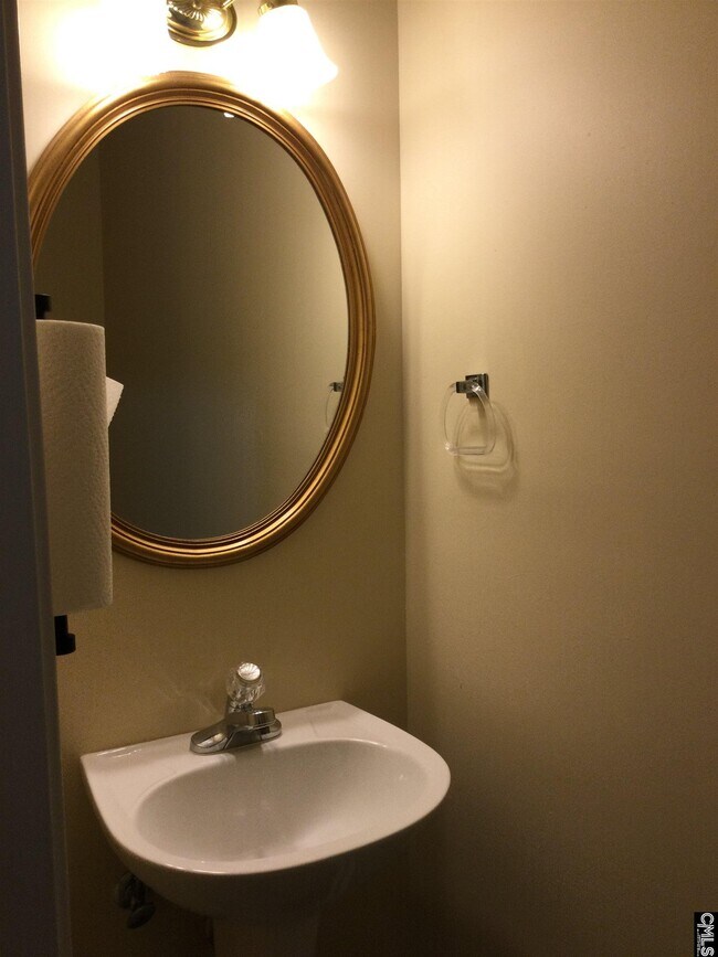 Building Photo - 15 Lamplighter Ct