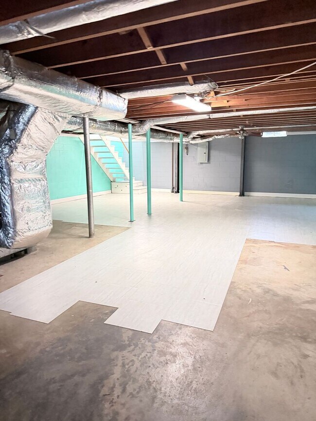 Building Photo - Beautiful brick, ranch home in the Enka School district. 3 bedrooms, 2 bathrooms!