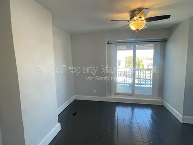 Building Photo - 216 N 32nd St