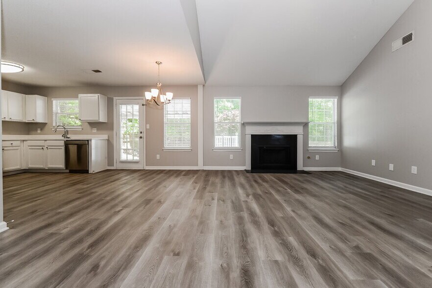 Building Photo - 2860 Highland Hill Pkwy