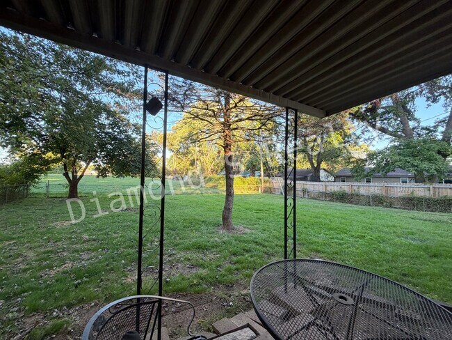 Building Photo - Spacious 3 Bedroom Home in South Springfield!