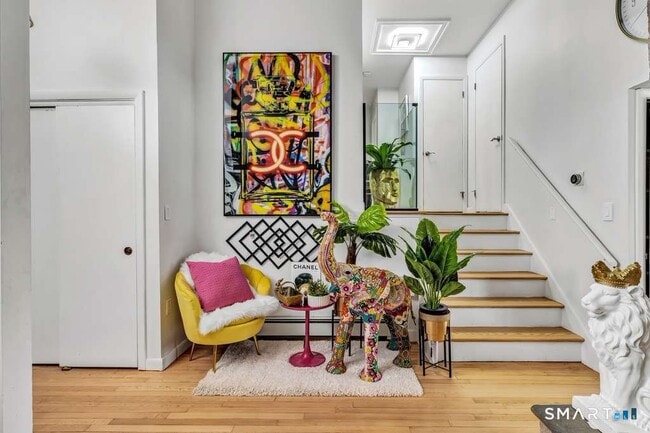 Building Photo - 110 Grenelle St