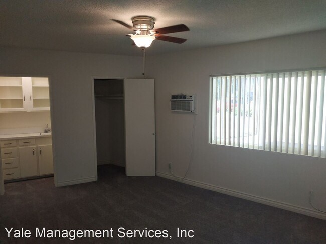 Building Photo - 18553-18563 Clark St