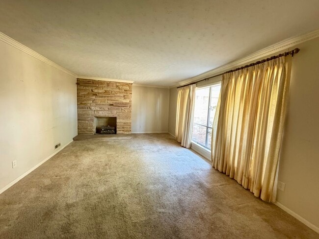 Building Photo - 3 BR 2BA zoned Eura Brown Elementary- Spacious home with large yard