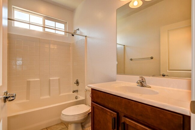 Building Photo - 3 bedroom 2 bathroom home in Saddlewood