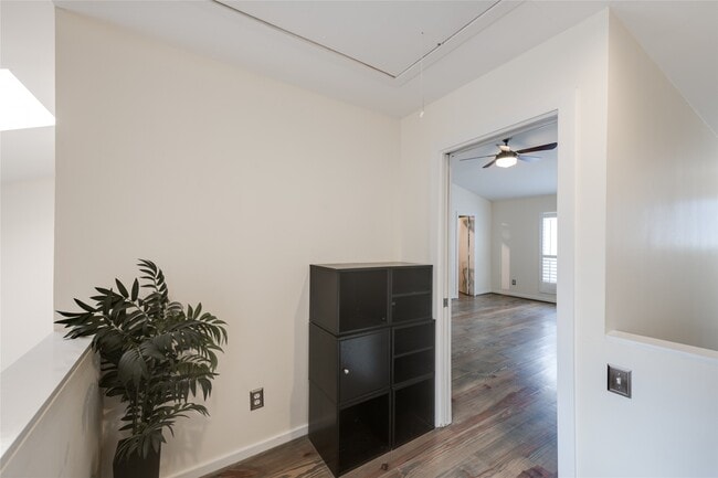 Building Photo - 807 Robin St