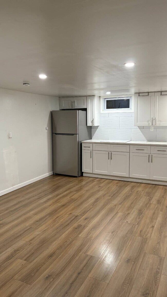 Primary Photo - 28 McGaw Ave