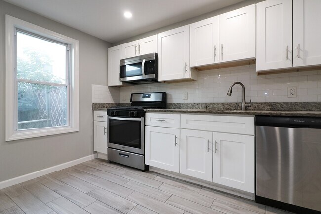 Building Photo - 1620 Palisade Ave