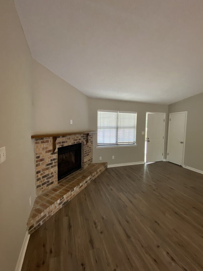 Building Photo - Maplewood Loop