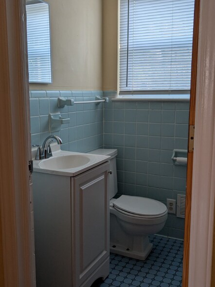 Building Photo - 2211 Morehead Ave