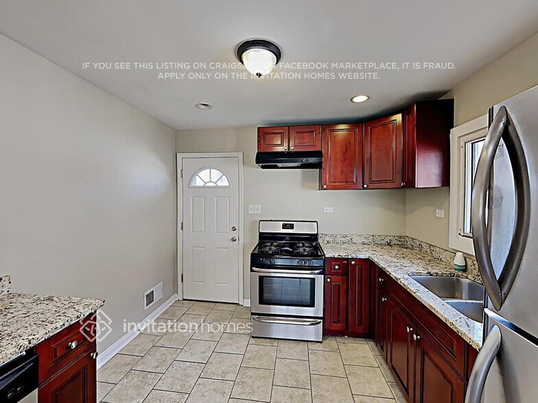 Building Photo - 9632 Mansfield Ave