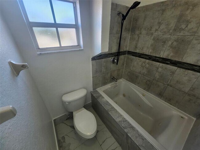 Building Photo - 8722 SW 21st Ct