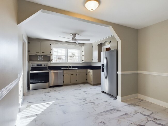 Building Photo - 7505 Landsworth Ave