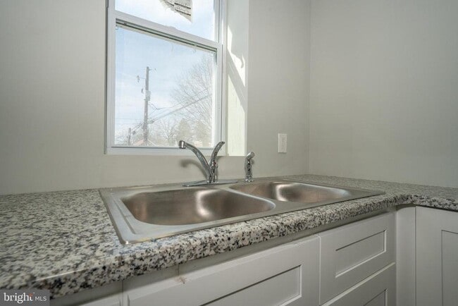 Building Photo - 122 3RD St