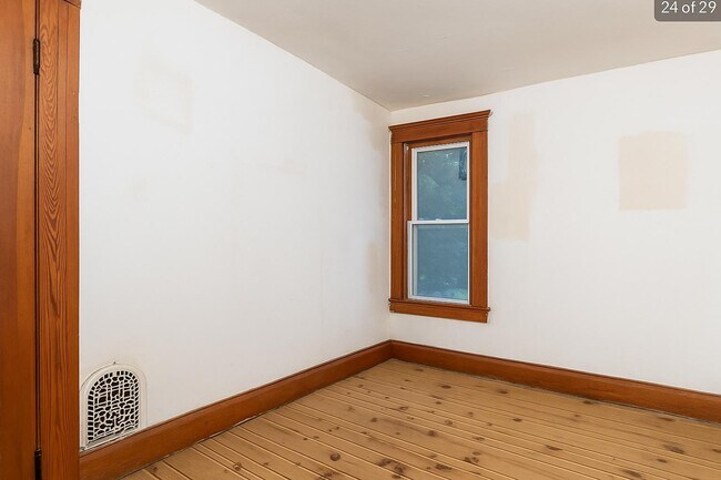 Building Photo - 409 Rowland St