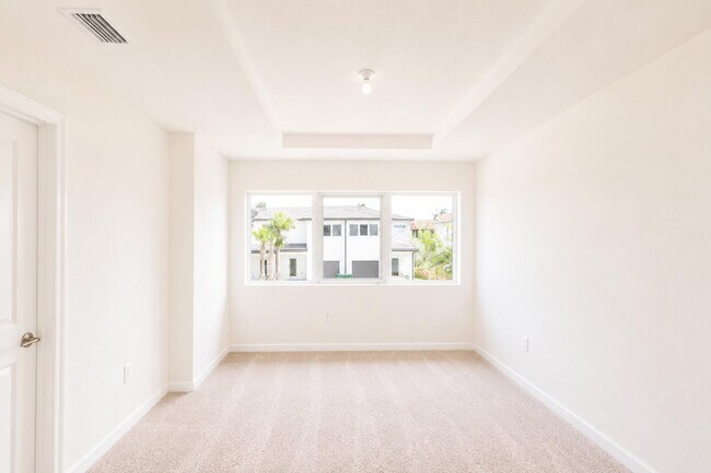 Building Photo - 5085 SW 37th St