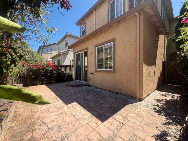 Building Photo - 2145 Kingsbury Cir