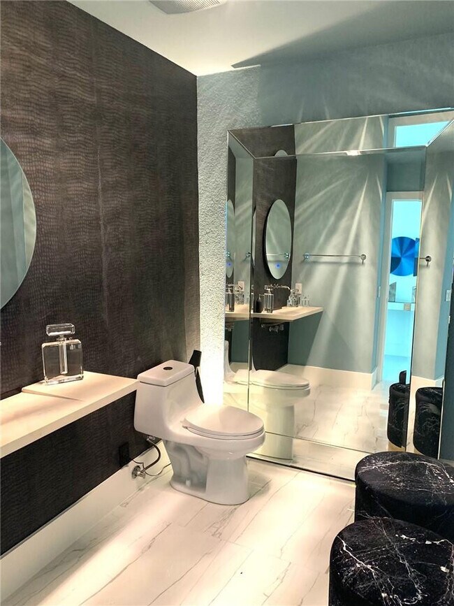 Building Photo - 350 SE 2nd St