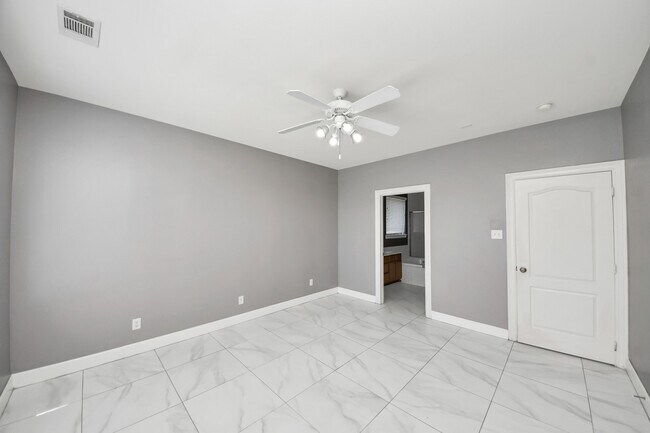 Building Photo - 4610 Plum Forest Rd