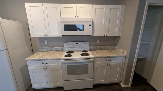 Building Photo - 228 E Anabranch Ct