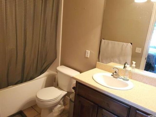 Building Photo - Beautiful 3 Bedroom Town Home PG!