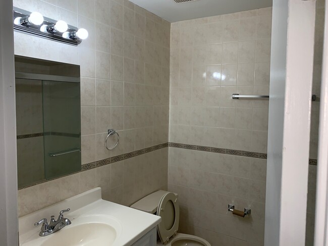 Building Photo - 1403 Green Hollow Dr