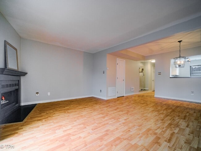 Building Photo - "Charming 2-Bedroom Gem with Granite Elegance in Charlotte's Heart!"