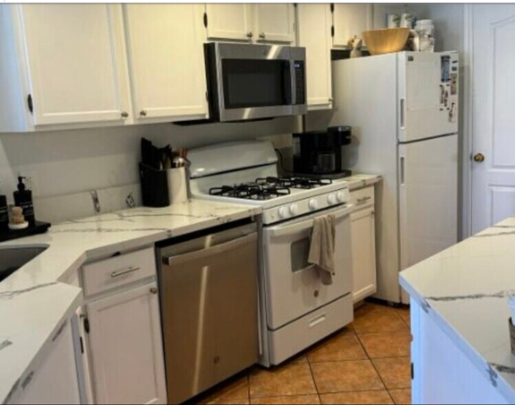 Building Photo - 7400 W Flamingo Rd