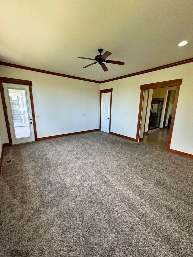Building Photo - Stunning 4-Bedroom Home with Valley Views ...