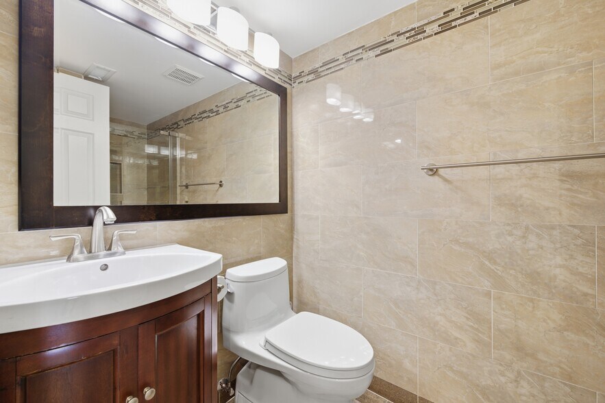 Building Photo - 1162 Erin Dr