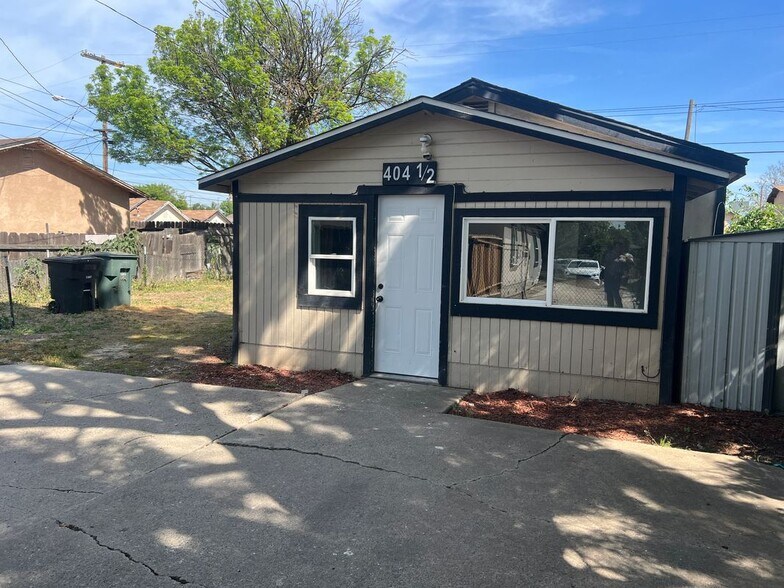Building Photo - 404 Thrasher Ave