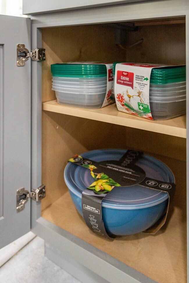 Building Photo - 3201 SW Sherwood Pl