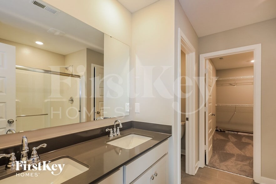 Building Photo - 2344 S Carlota Dr