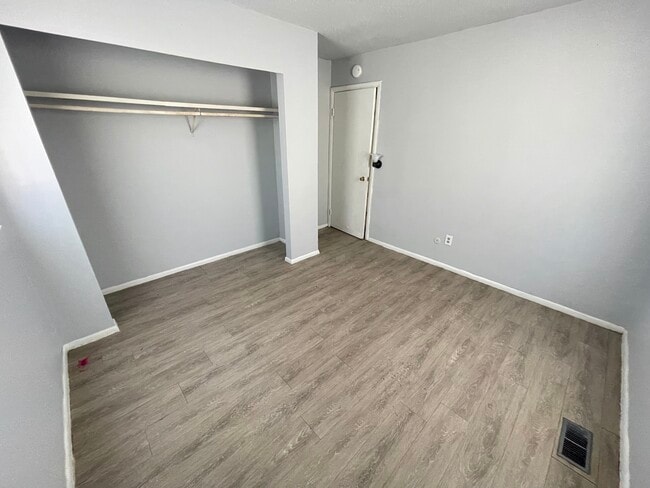 Building Photo - 924 Blue Ridge Dr