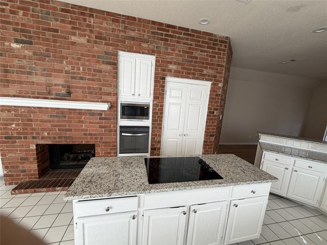 Building Photo - 7000 Hillview Dr