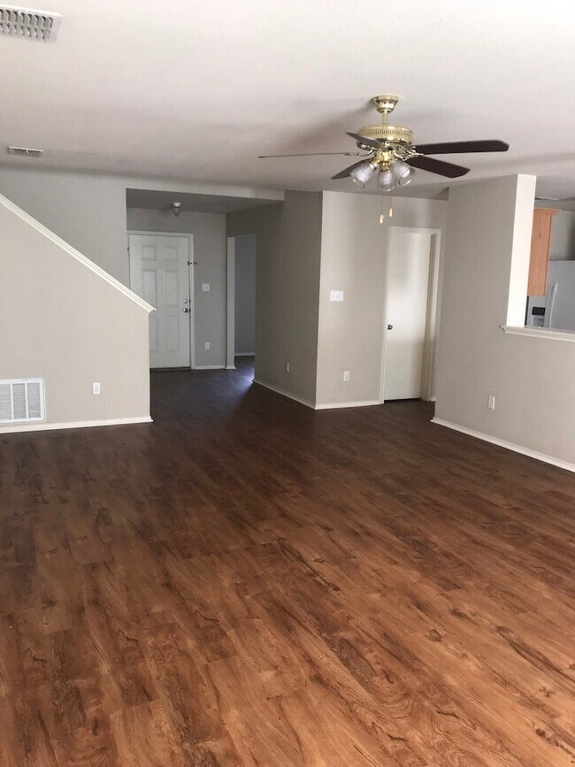 Building Photo - GREAT HOME! GREAT LOCATION