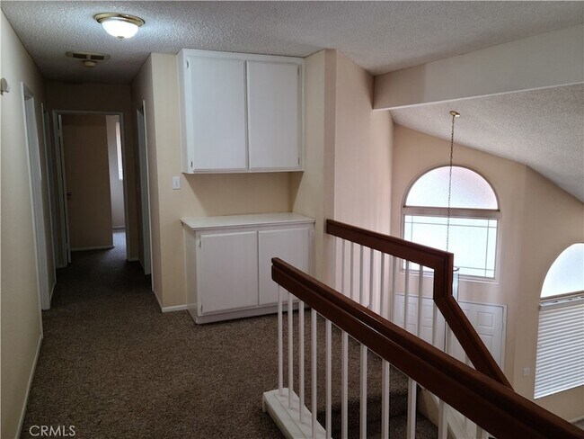 Building Photo - 998 Ashford Cir