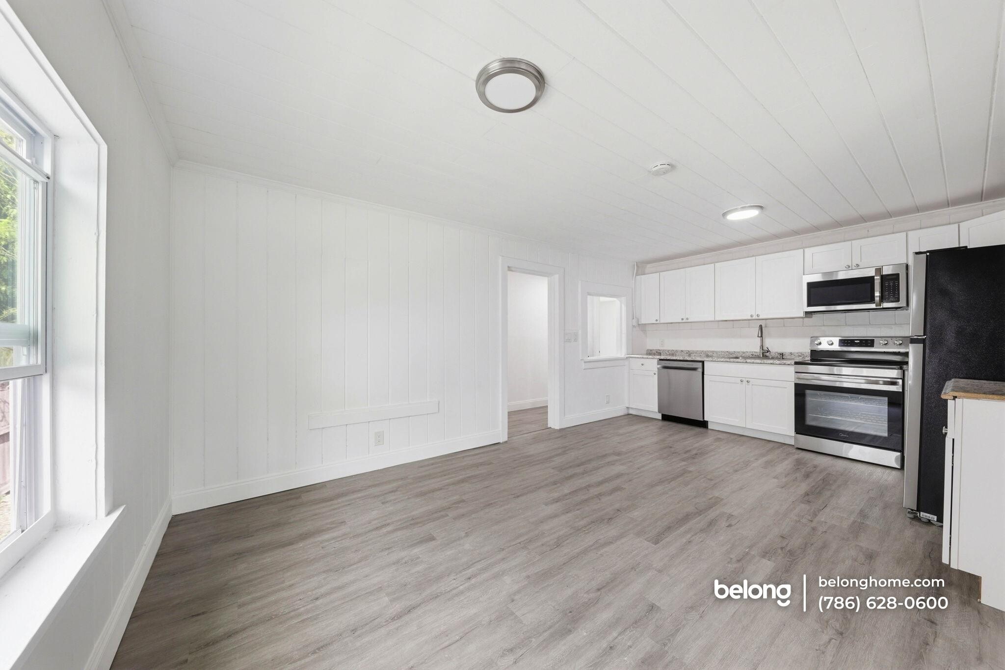 Building Photo - 170 W 23rd St