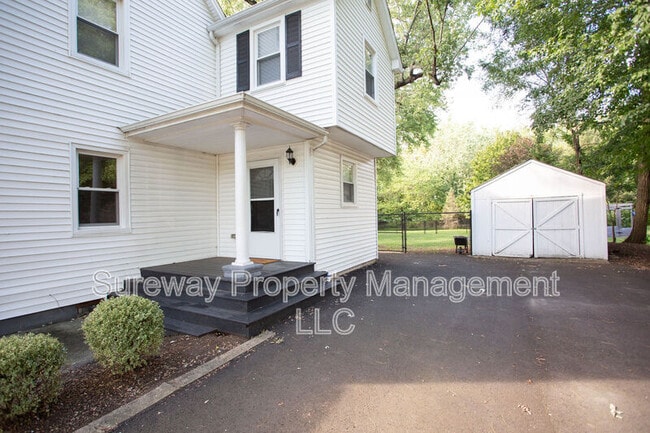 Building Photo - 220 N Locust Ave