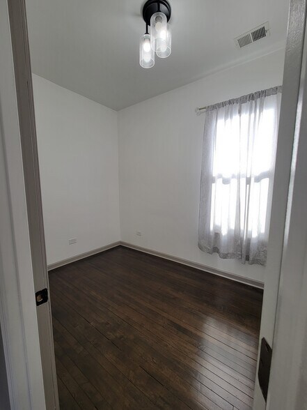 Bedroom 2 angle 1 - 3219 W McLean Ave