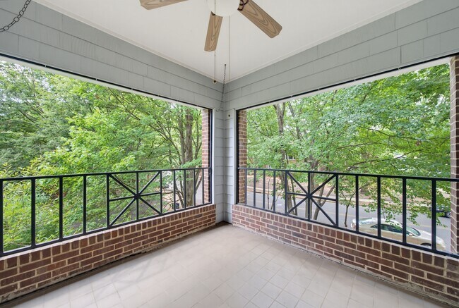 Building Photo - 761 Bishops Park Dr