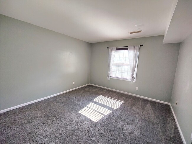 Building Photo - *Updated 1BD/1BA Condo Available in Scott ...