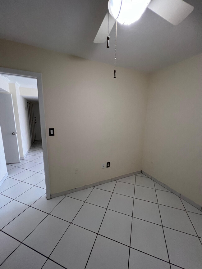 Building Photo - 2600 Collins Ave