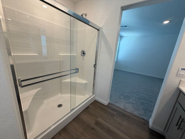 Building Photo - New Build - Never Lived In