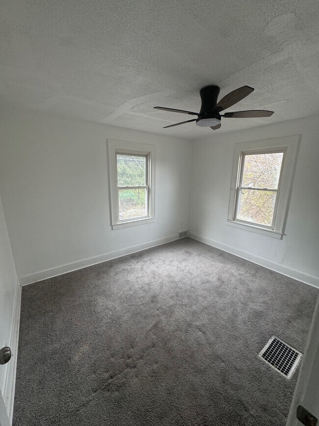 Building Photo - 275 Greensburg Pike